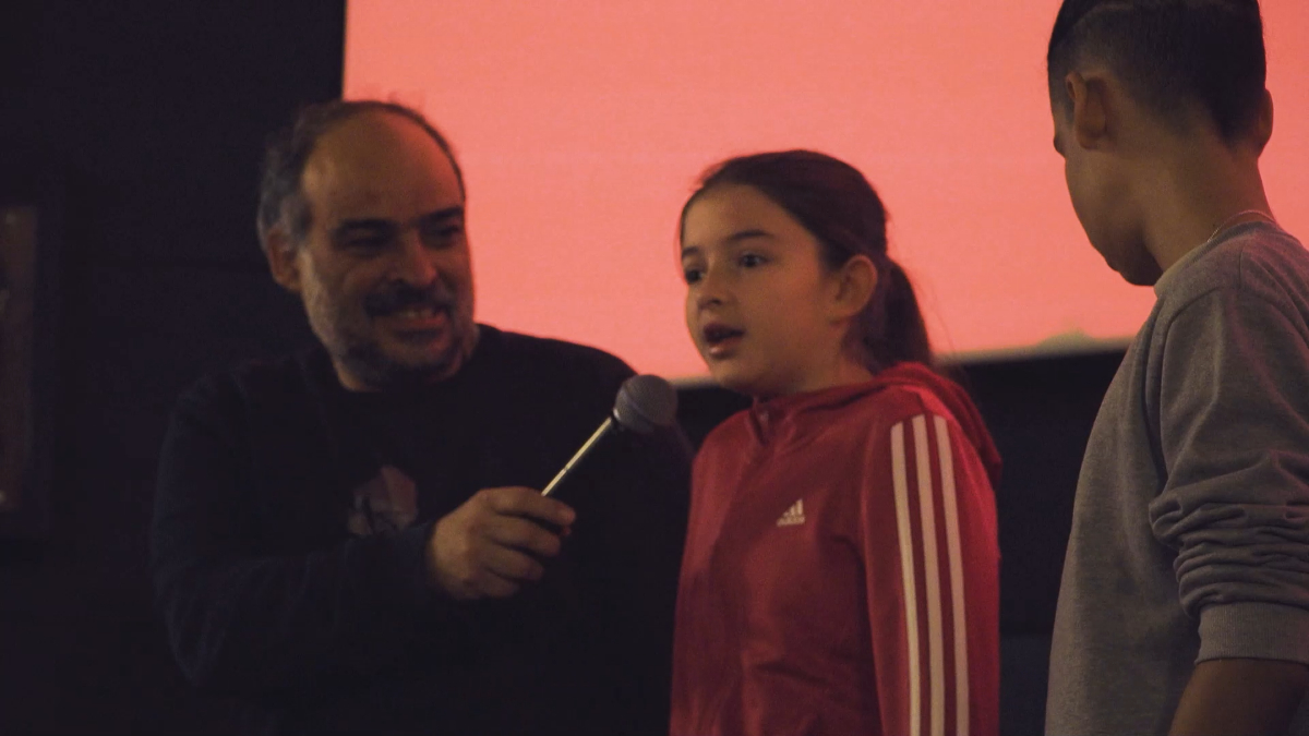 cine-y-palabra-ninia-hablando